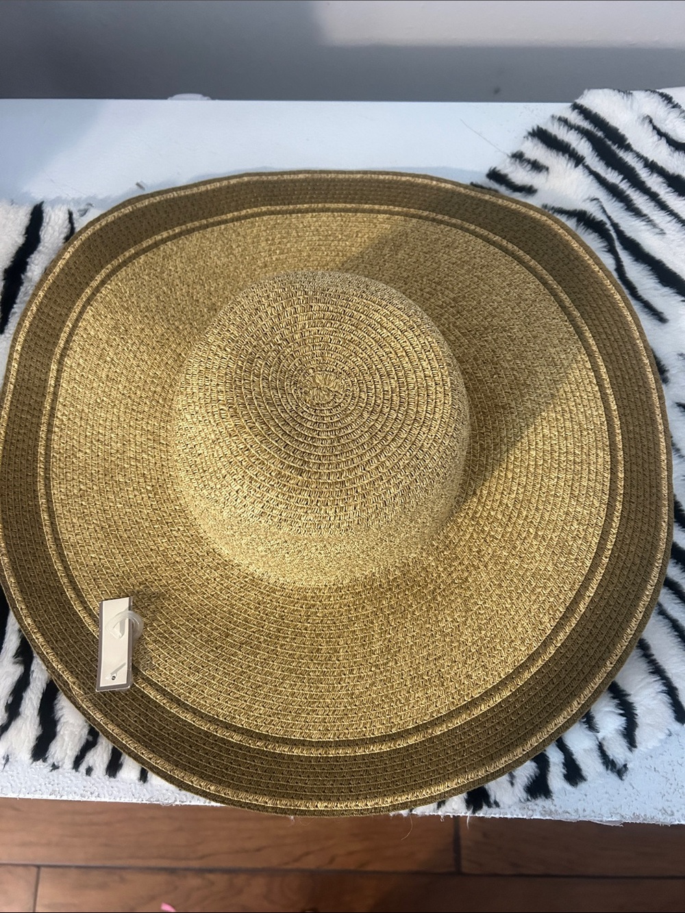 Wide Brim Straw Sun Hat in Golden Tan. OS. NWT 💕